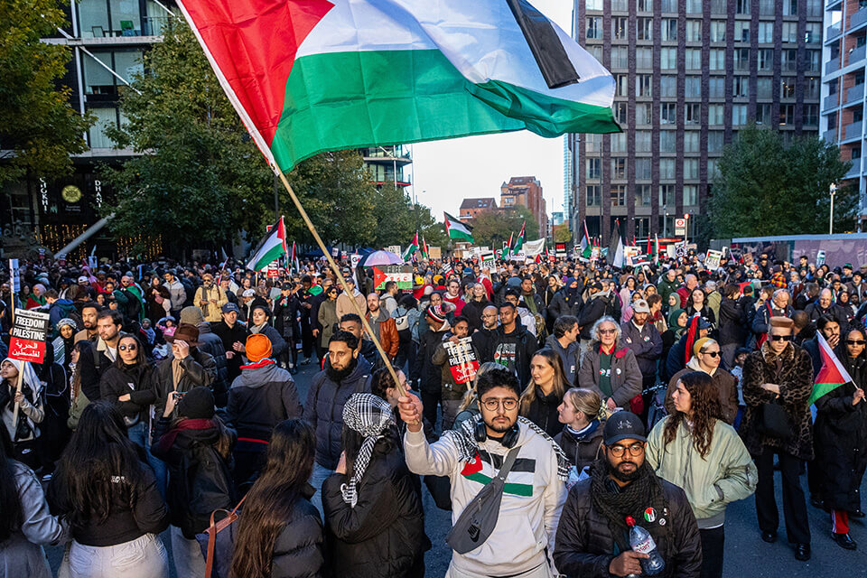 Many people marching for Gaza ceasefire