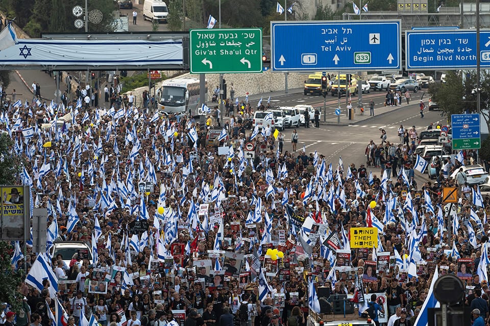 Demonstrators led by the families of hostages marched from Tel Aviv to Jerusalem